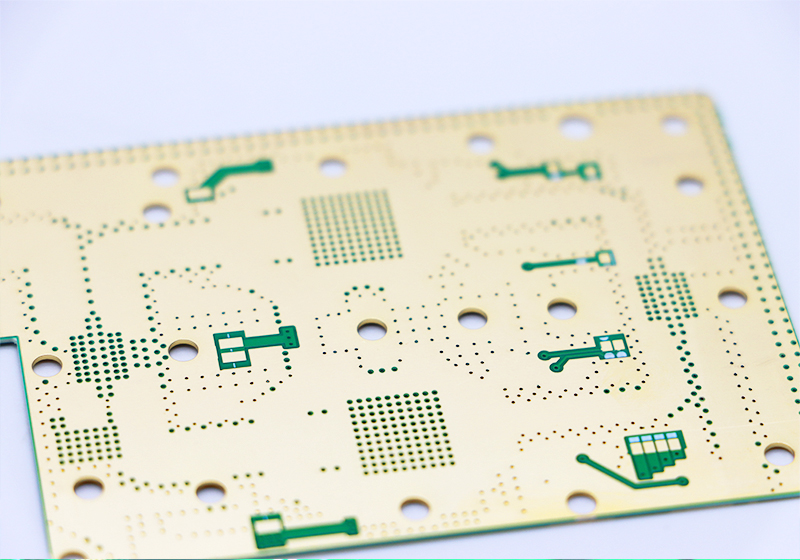 Producenci płytek PCB pomogą Ci zrozumieć różnicę między płytkami zanurzanymi w złocie i pozłacanymi